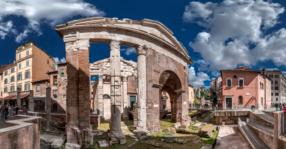 Nel cuore della Città Eterna, tra le antiche strade lastricate e gli edifici storici, si trova un quartiere ricco di storia e cultura: il Ghetto Ebraico di Roma.